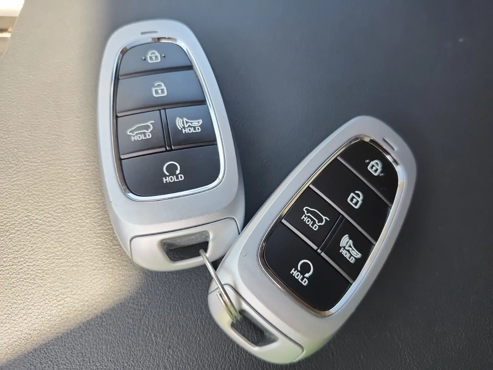 Keys/Fobs/Manual Photo