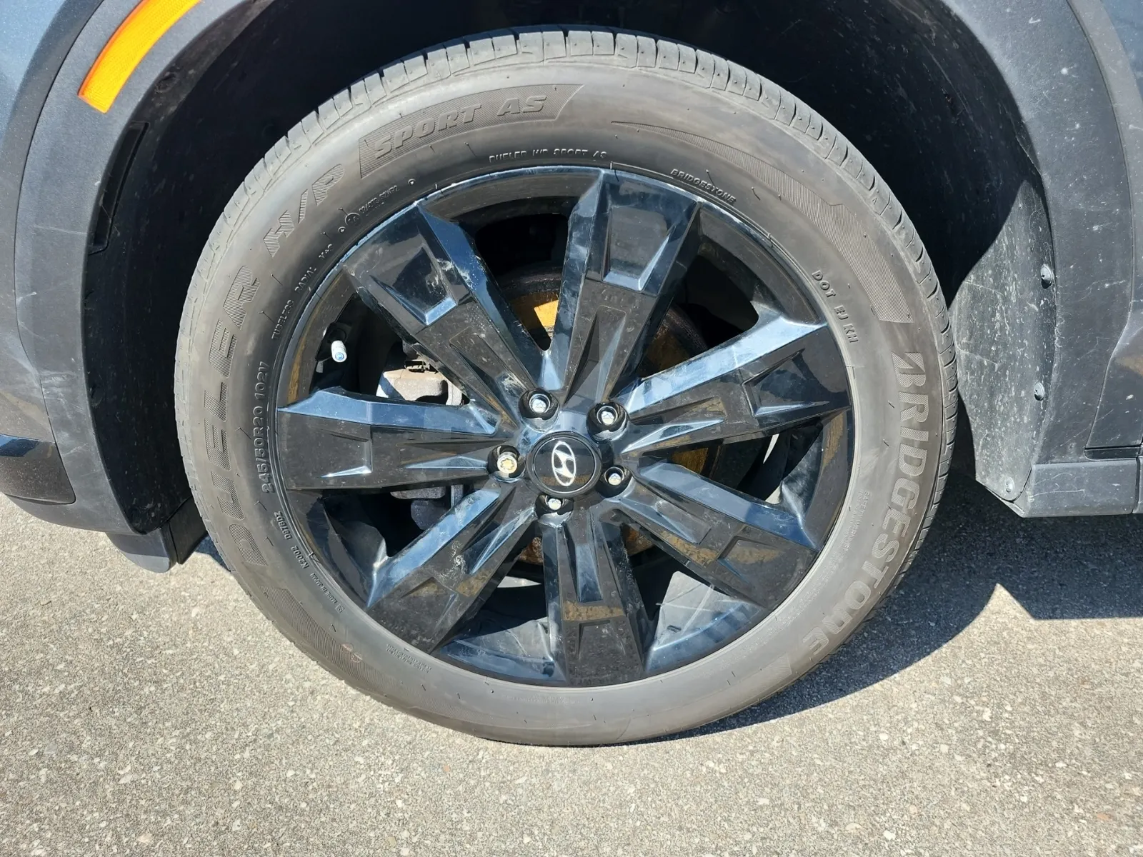 Front driver wheel/tire photo