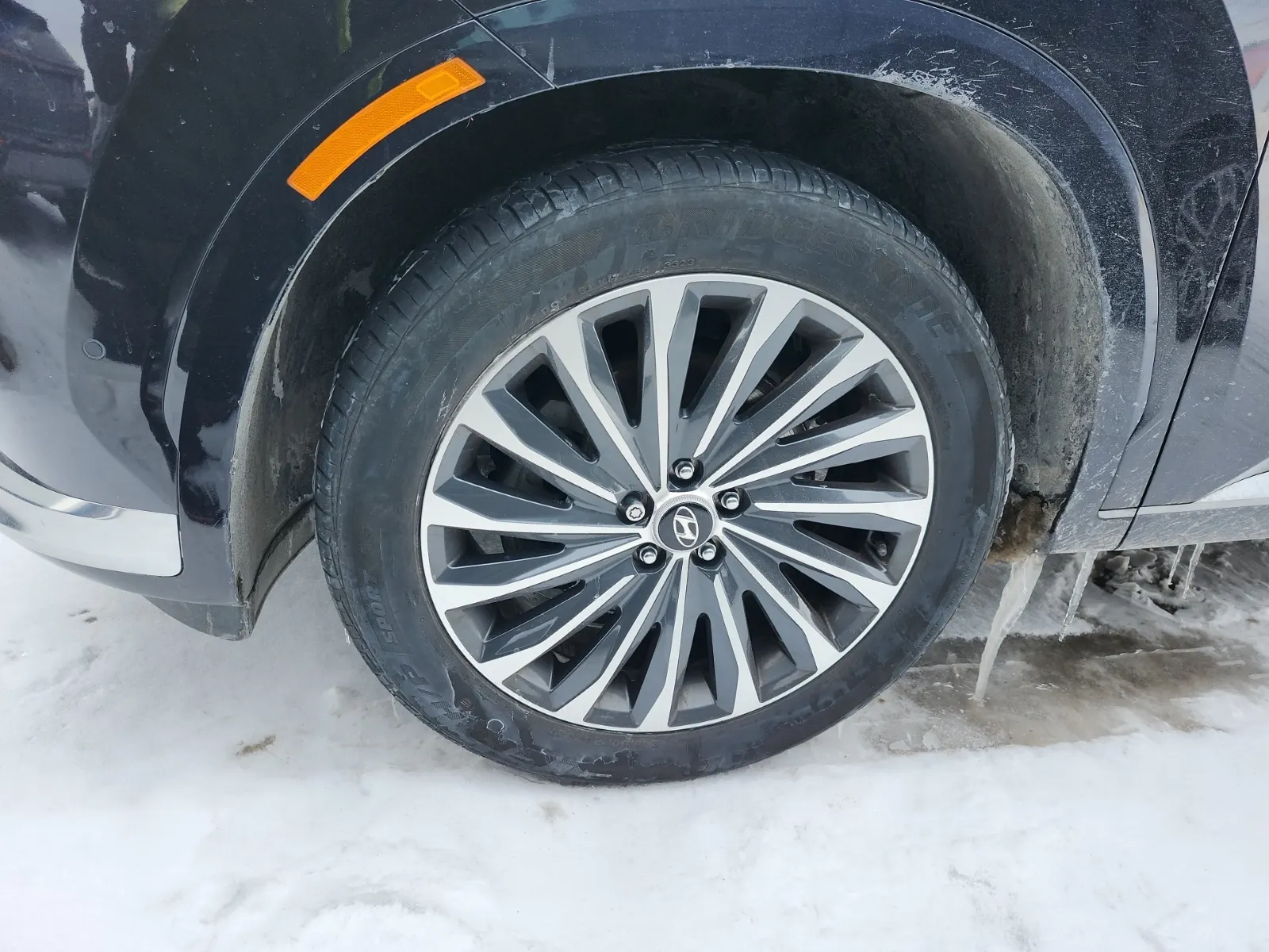 Front driver wheel/tire photo