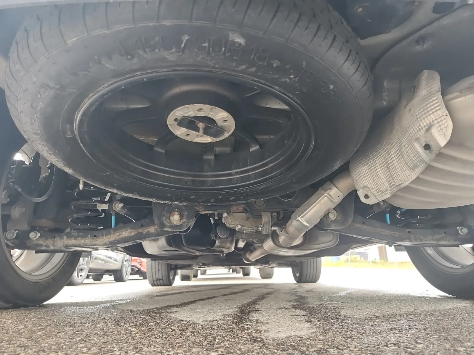 Undercarriage - Rear Photo