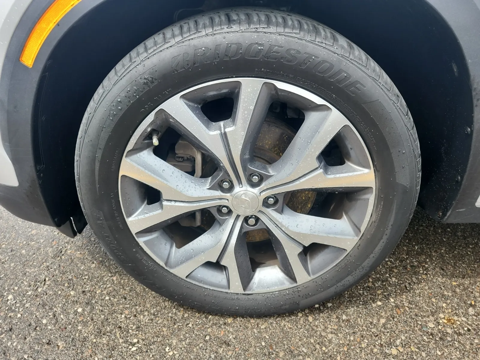 Front driver wheel/tire photo