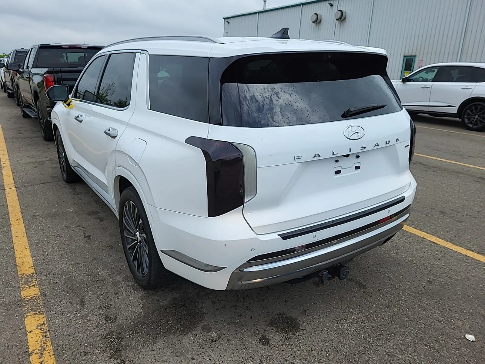 Driver Rear 3/4 Photo