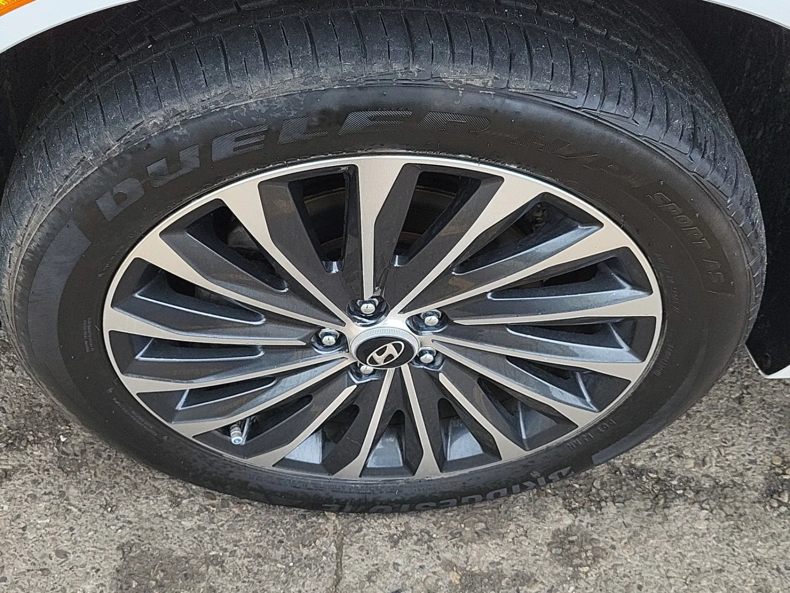 Front driver wheel/tire photo