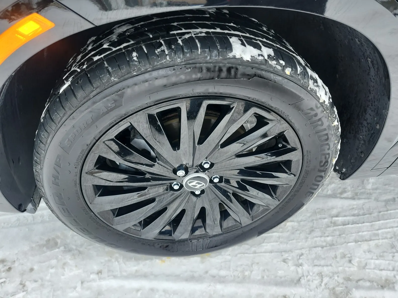 Front driver wheel/tire photo