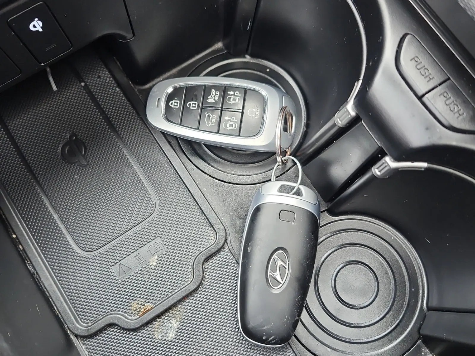 Keys/Fobs/Manual Photo