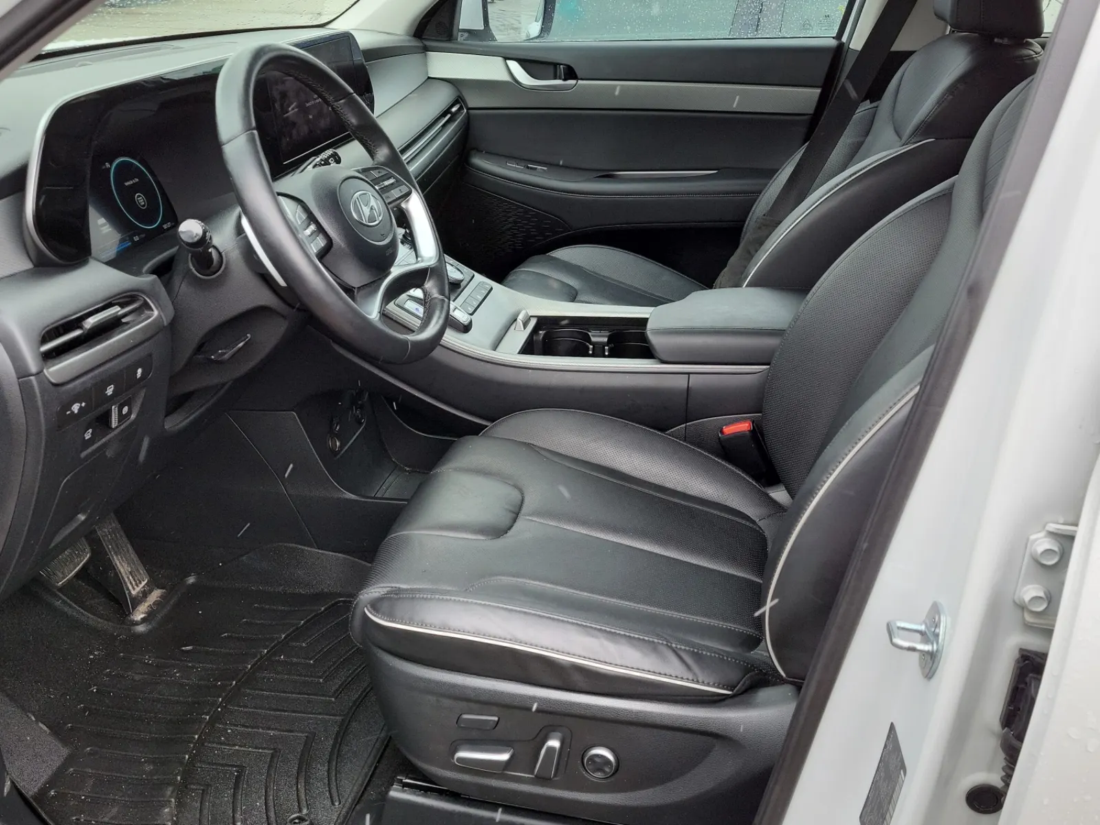 Front Interior Photo