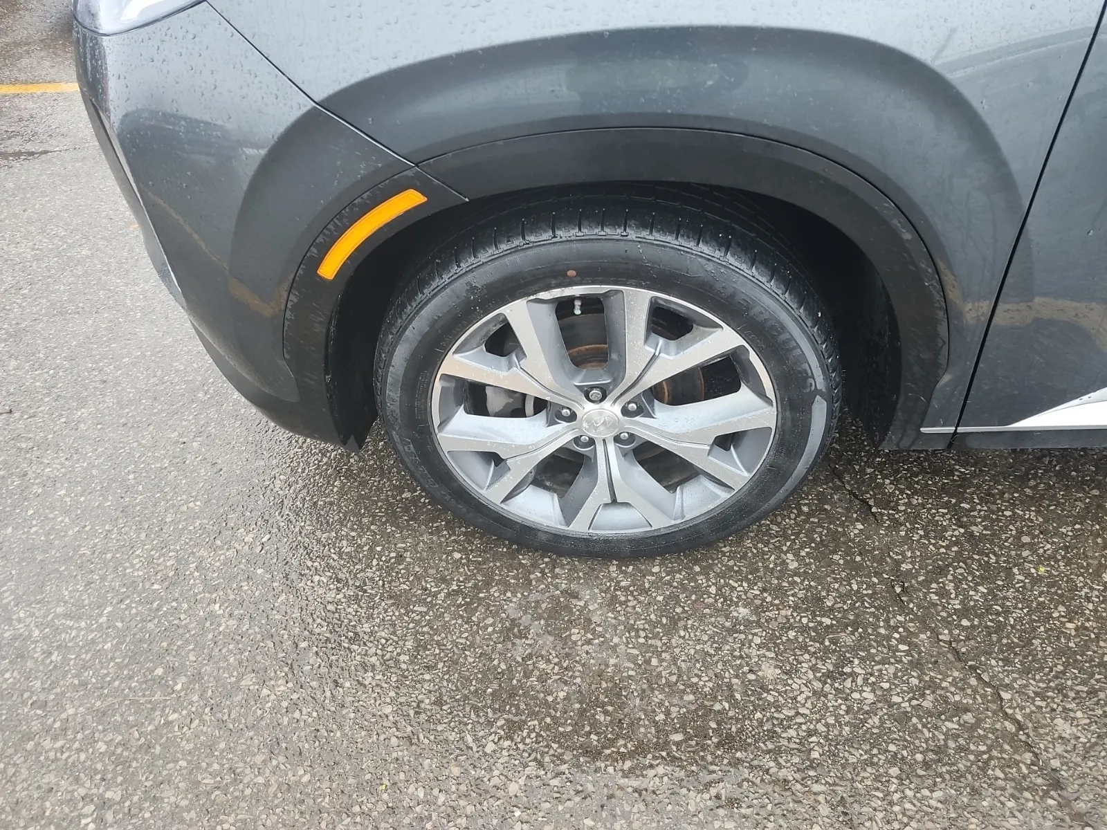 Front driver wheel/tire photo