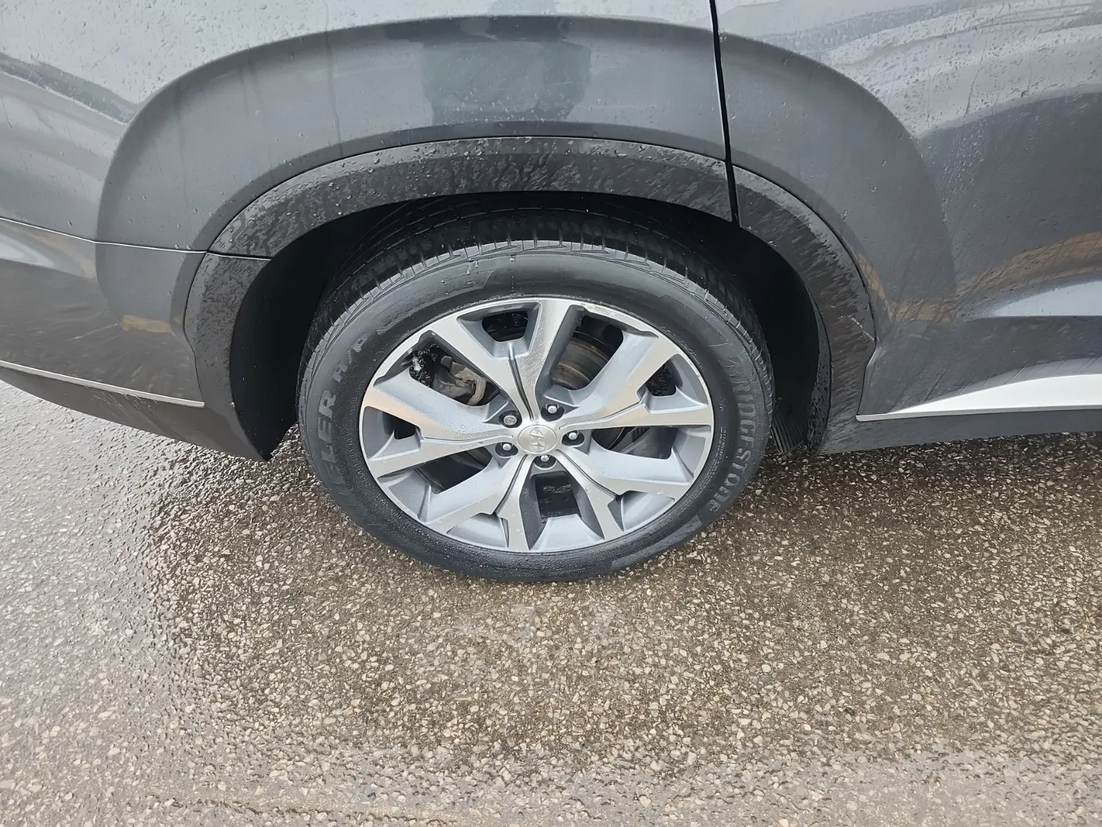 Right Rear Wheel/Tire Photo