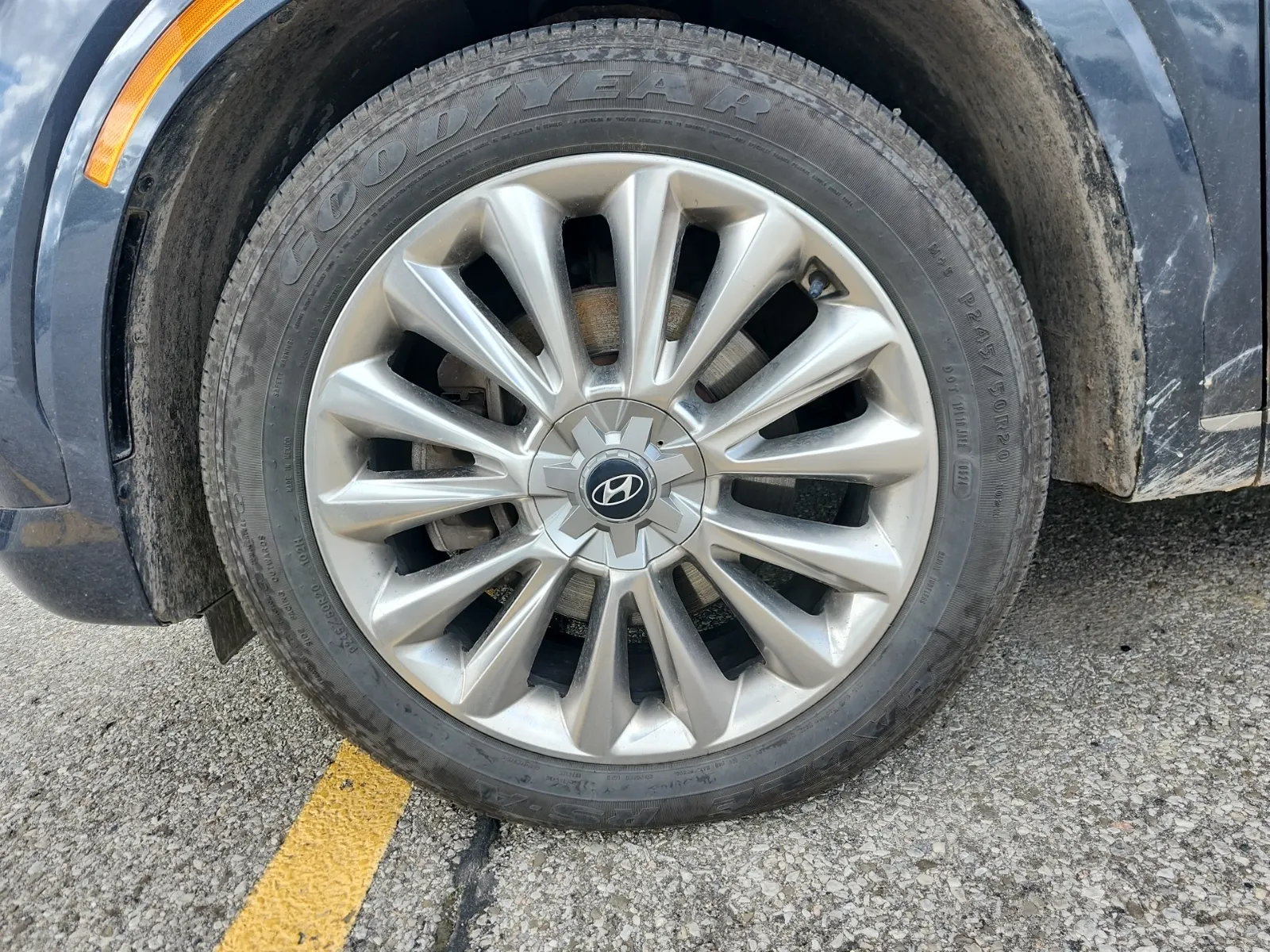 Front driver wheel/tire photo