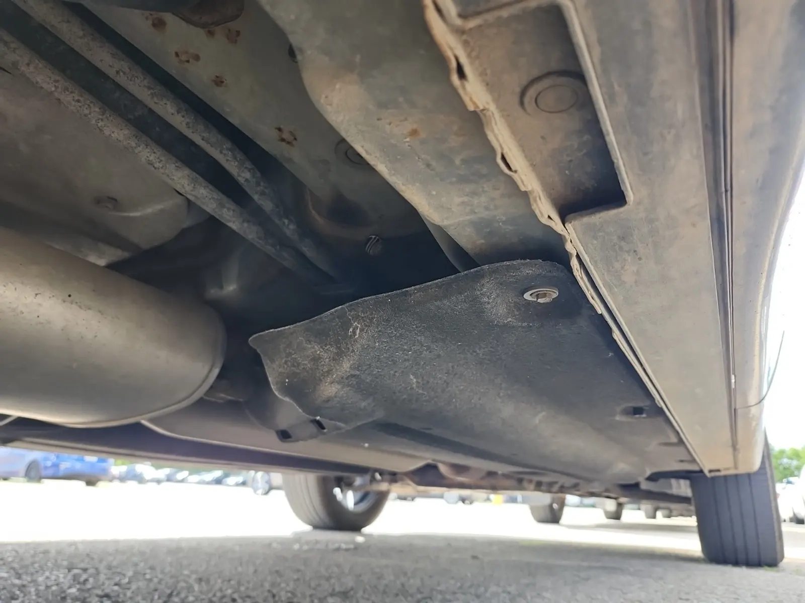 Undercarriage - Passenger Photo
