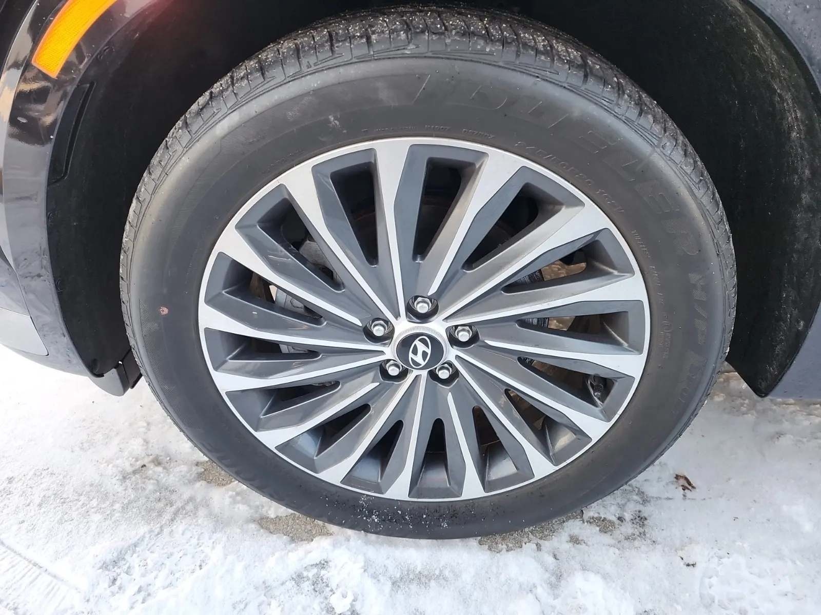 Front driver wheel/tire photo