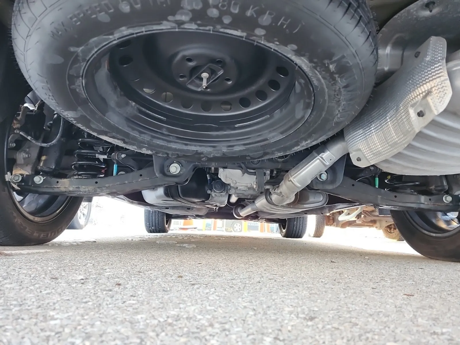 Undercarriage - Rear Photo