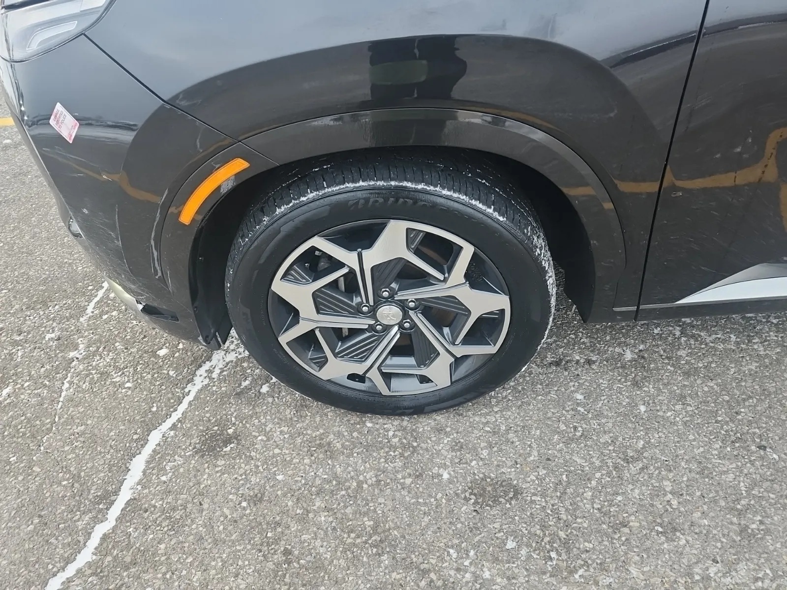 Front driver wheel/tire photo