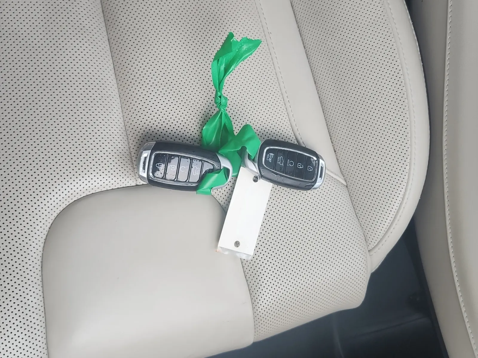 Keys/Fobs/Manual Photo