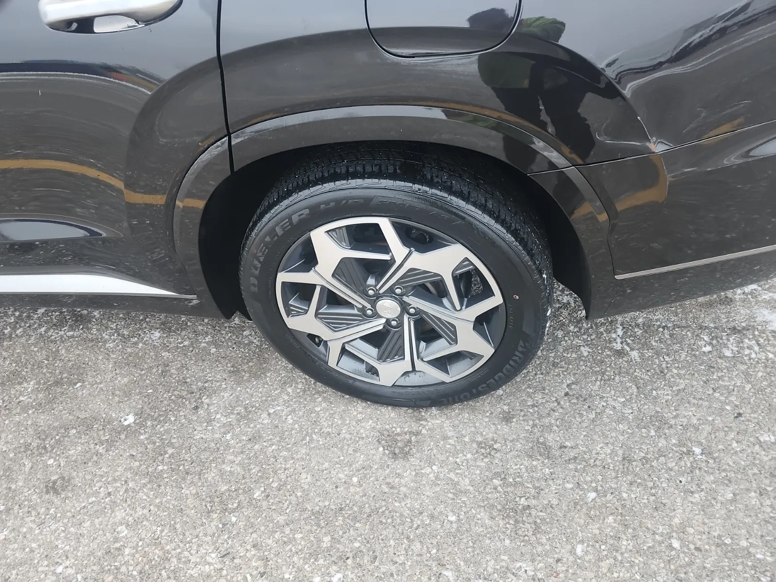 Left Rear Wheel/Tire Photo