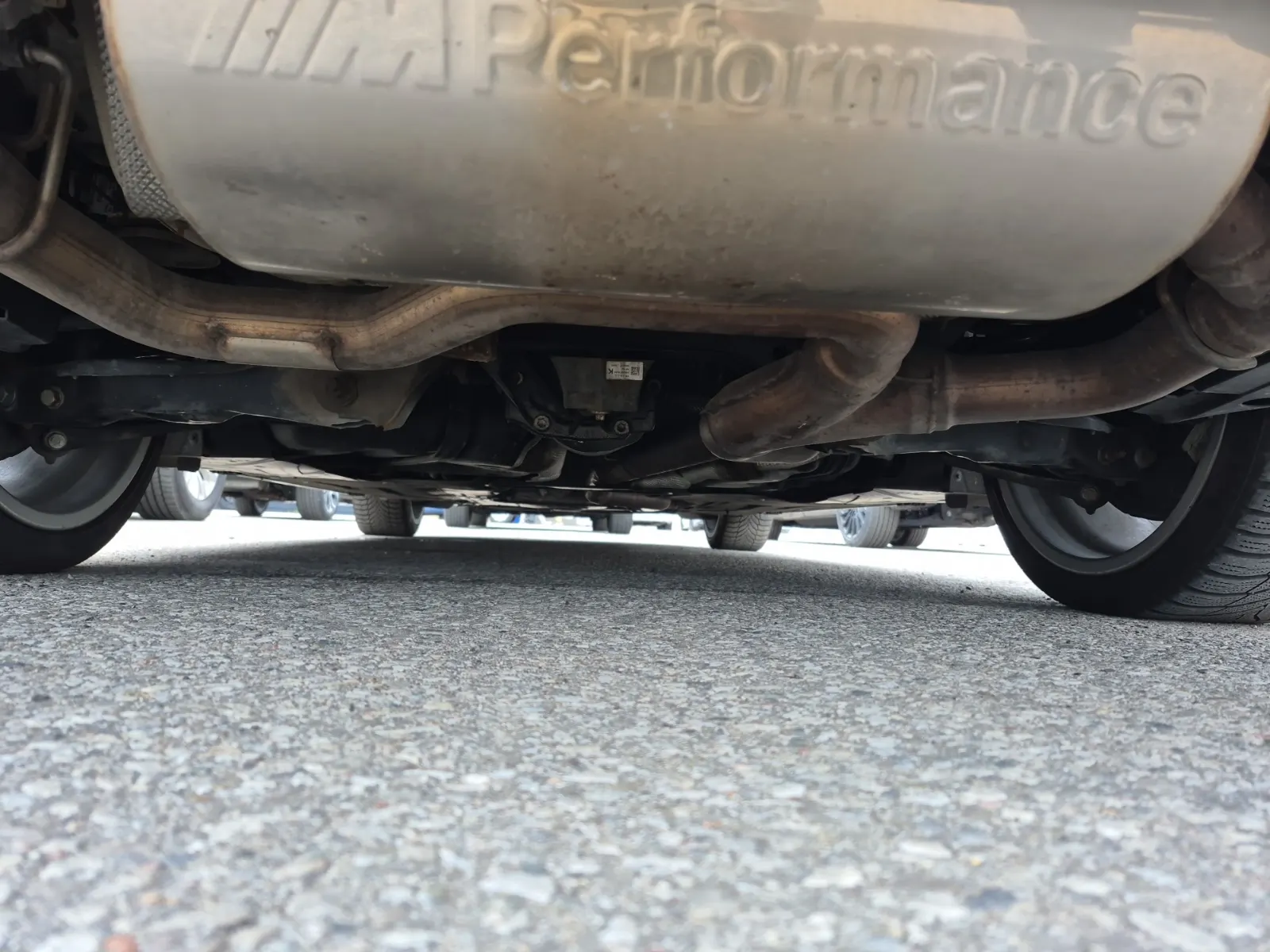 Undercarriage - Rear Photo