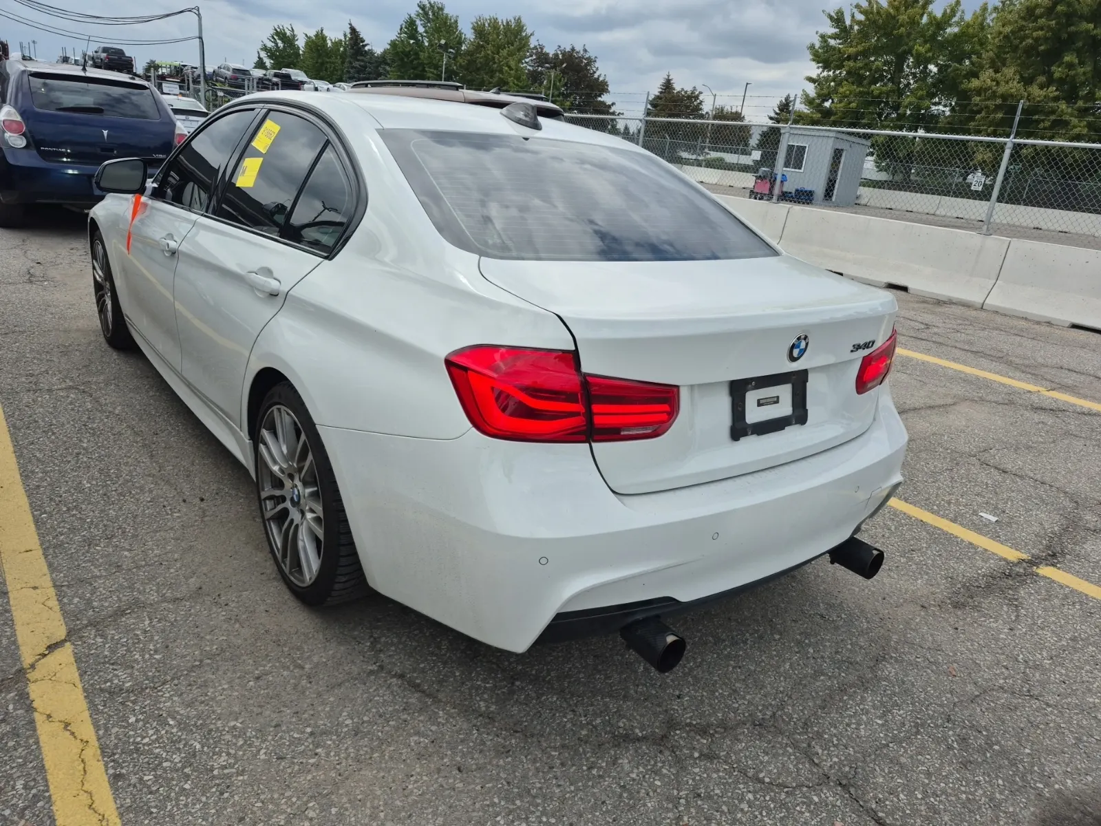 Driver Rear 3/4 Photo
