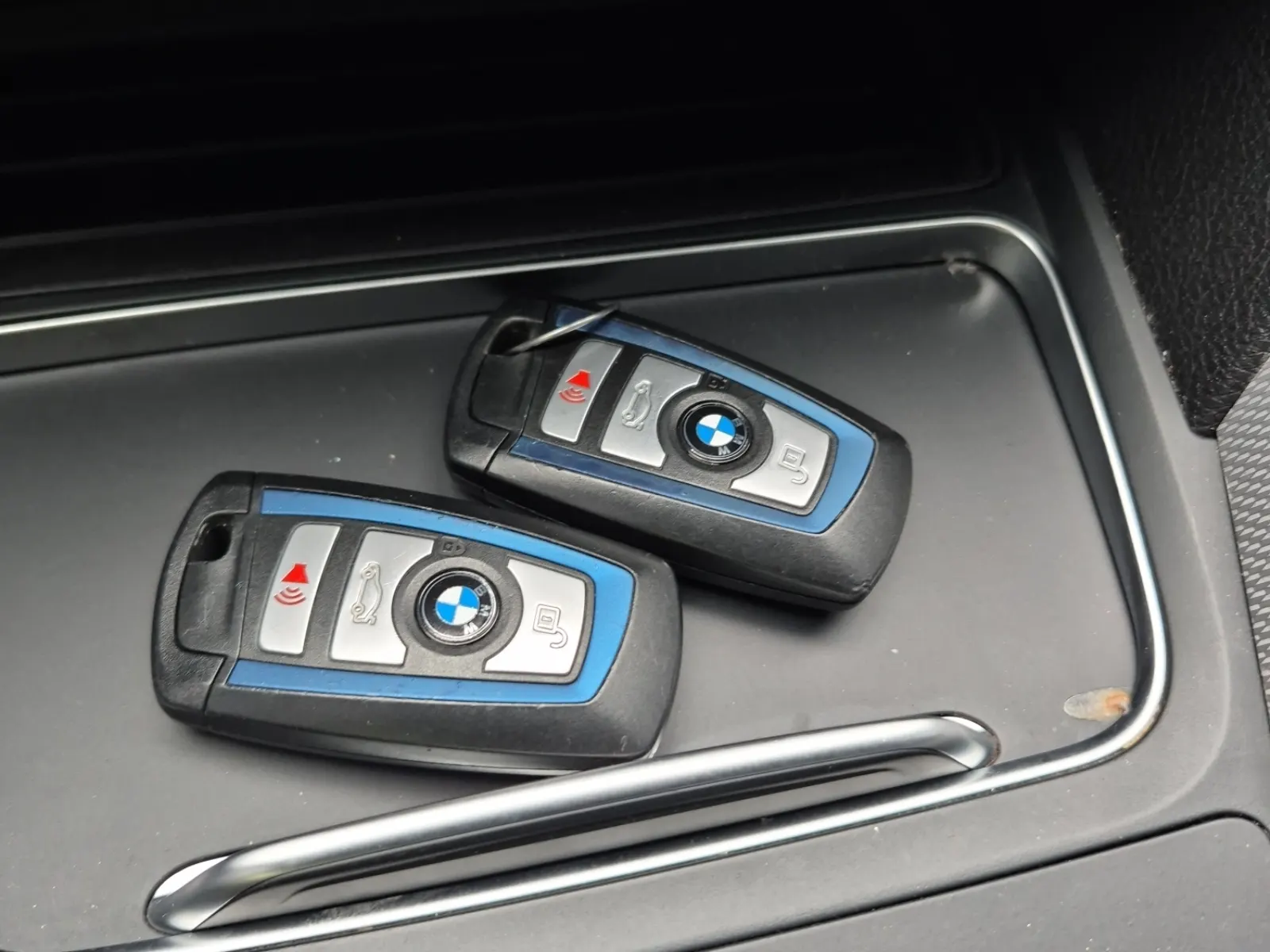 Keys/Fobs/Manual Photo