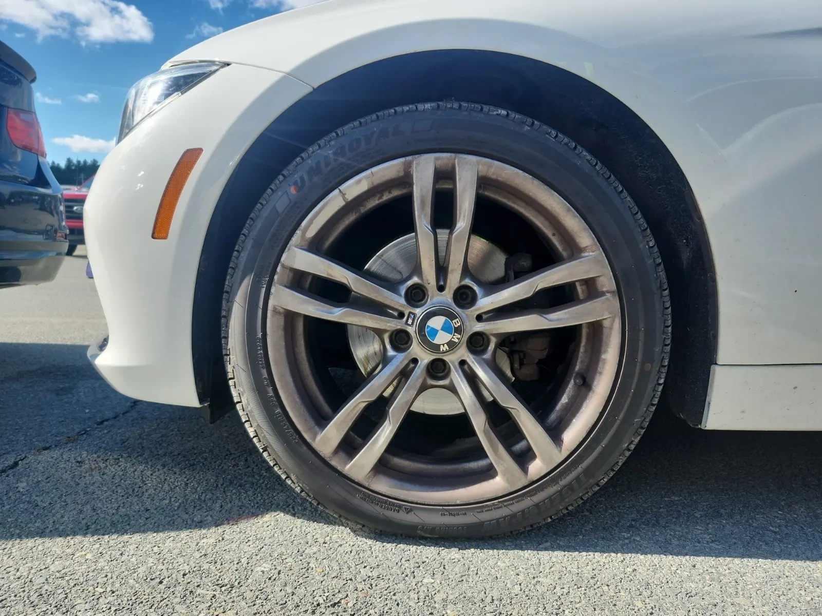 Front driver wheel/tire photo