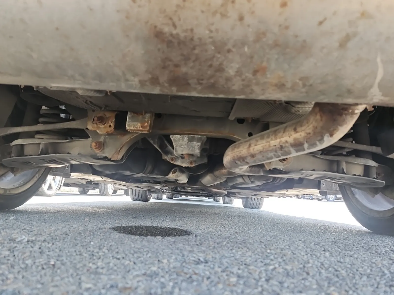 Undercarriage - Rear Photo