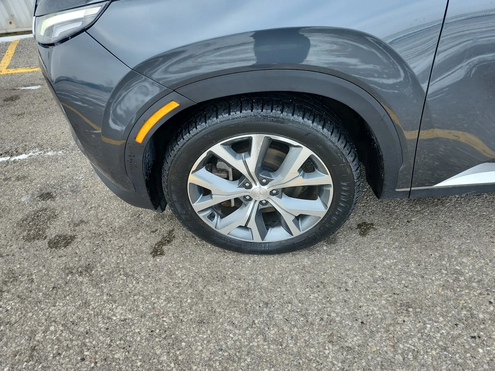 Front driver wheel/tire photo