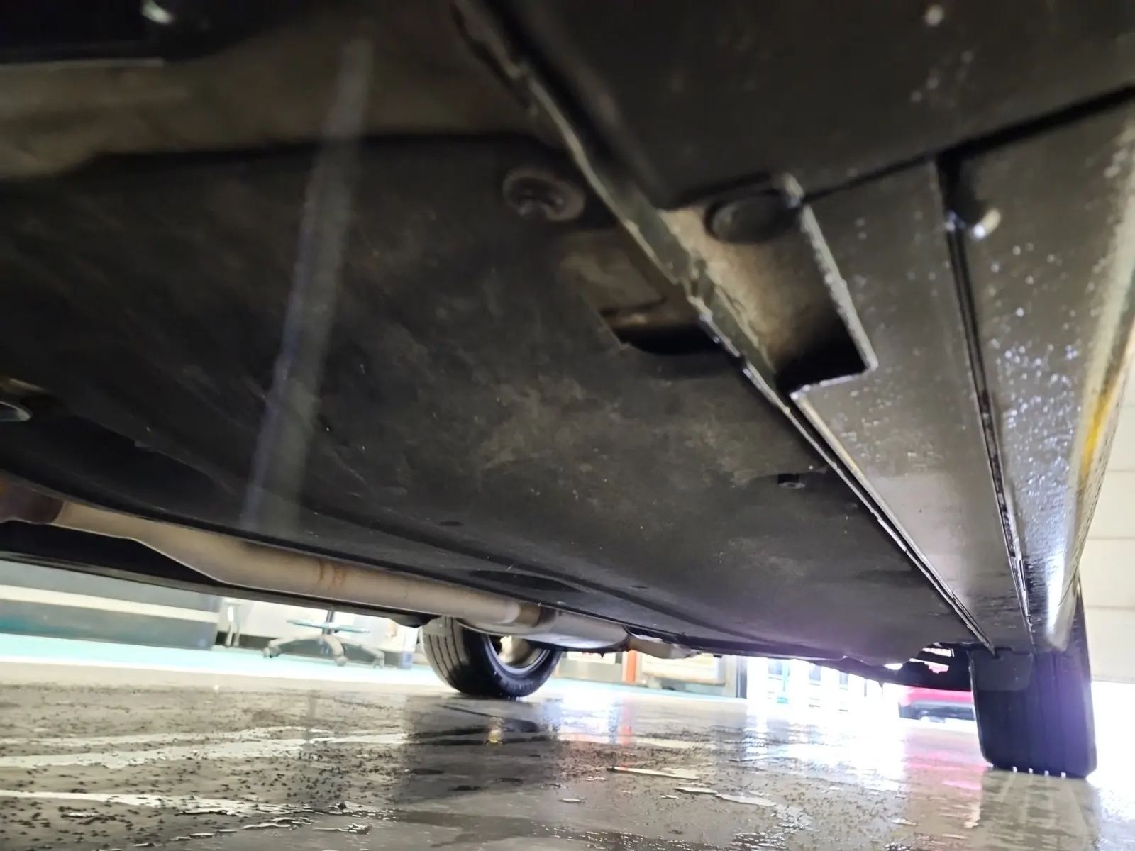 Undercarriage - Driver Photo
