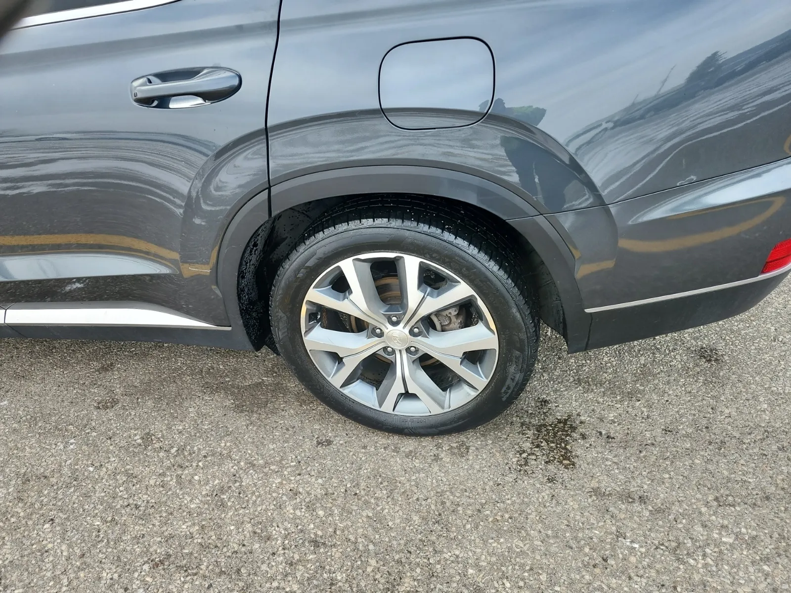 Left Rear Wheel/Tire Photo