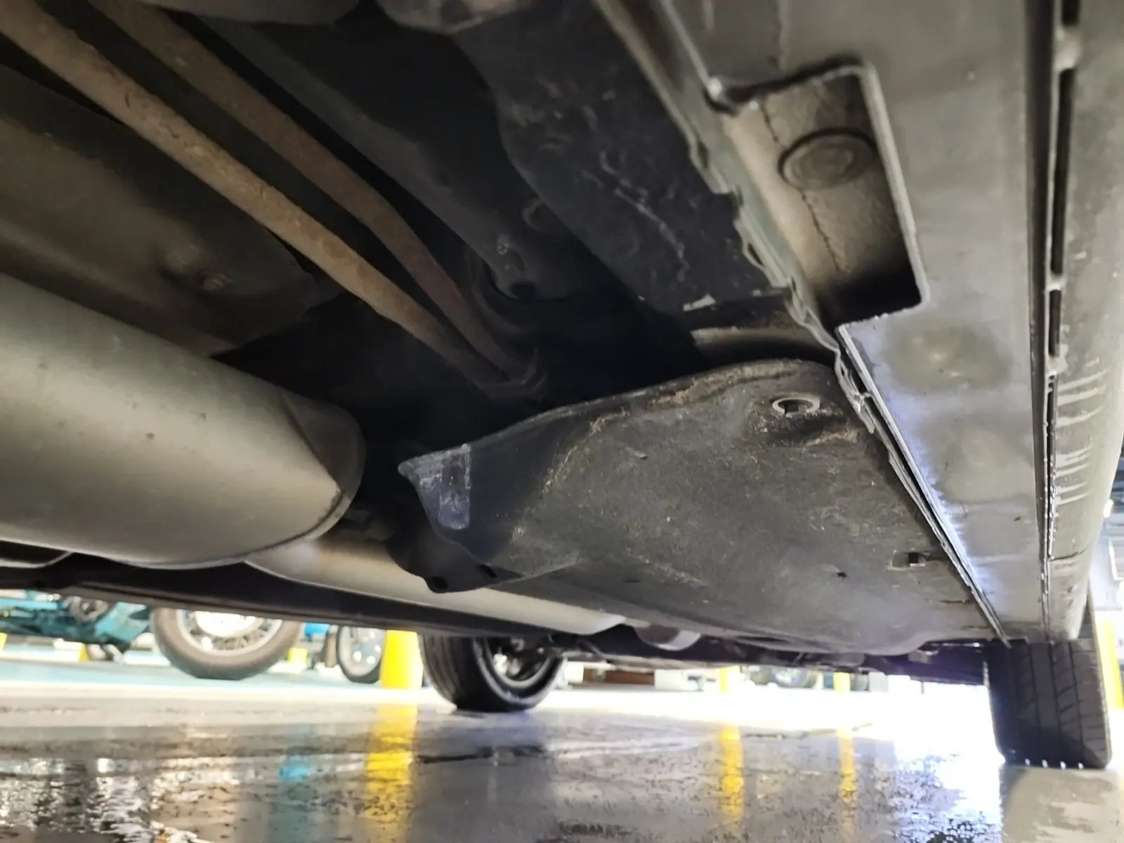 Undercarriage - Passenger Photo