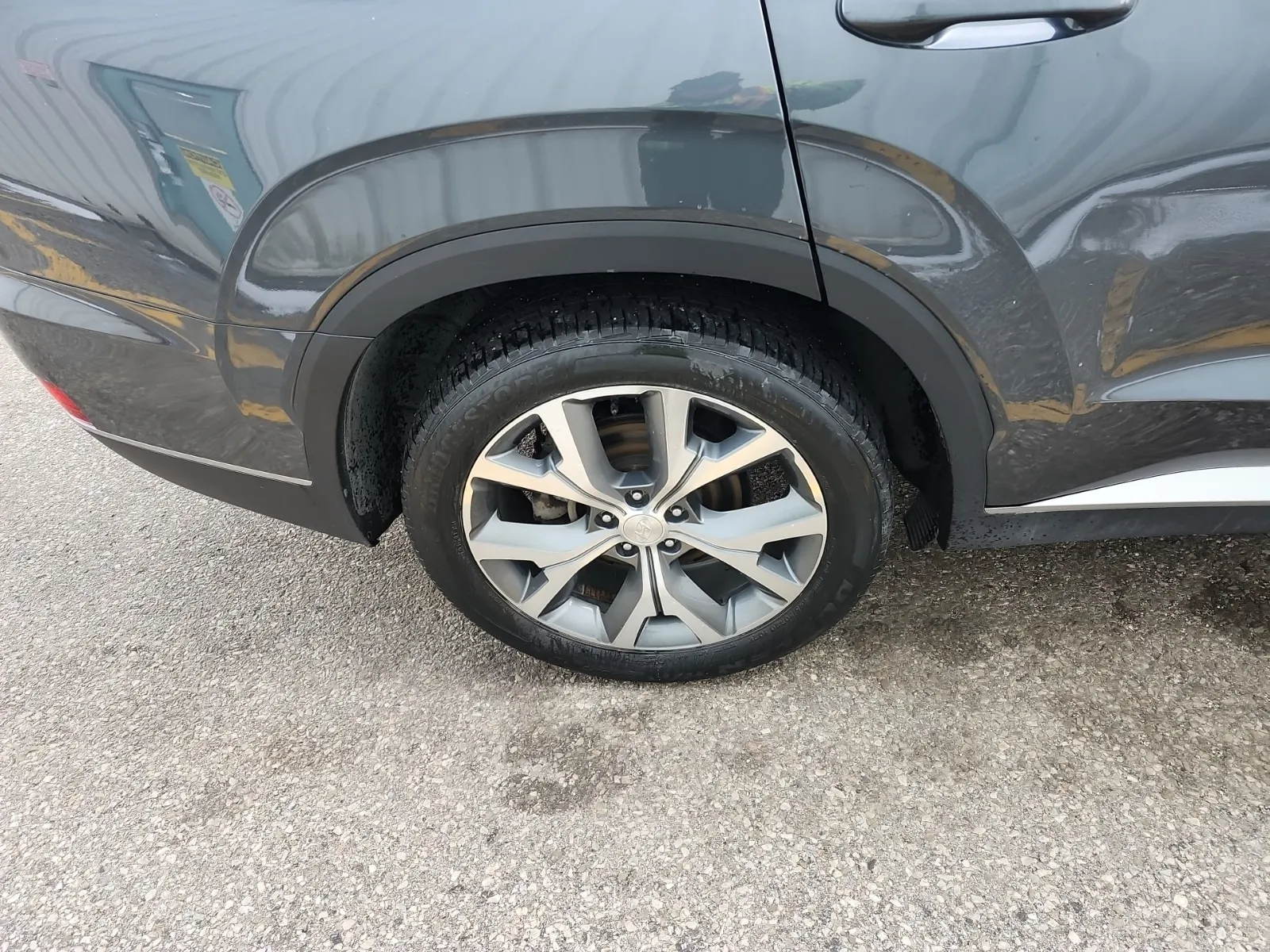 Right Rear Wheel/Tire Photo