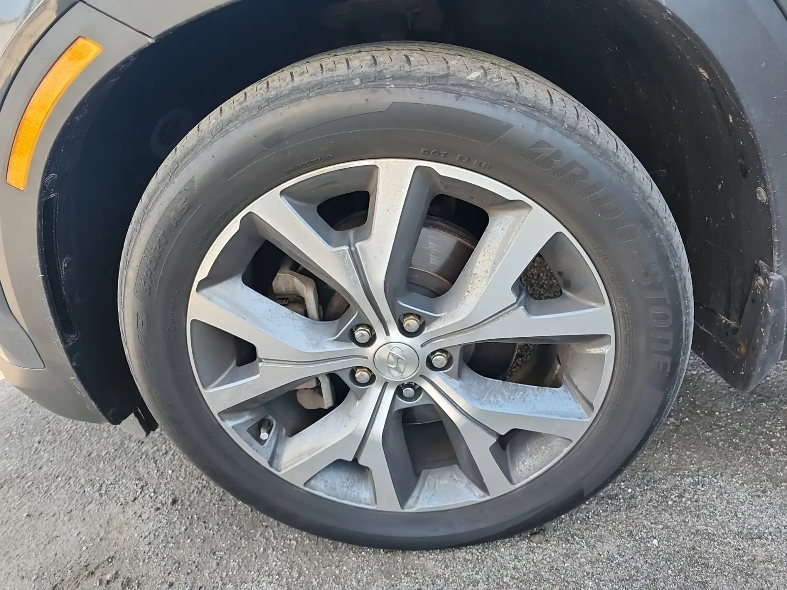 Front driver wheel/tire photo