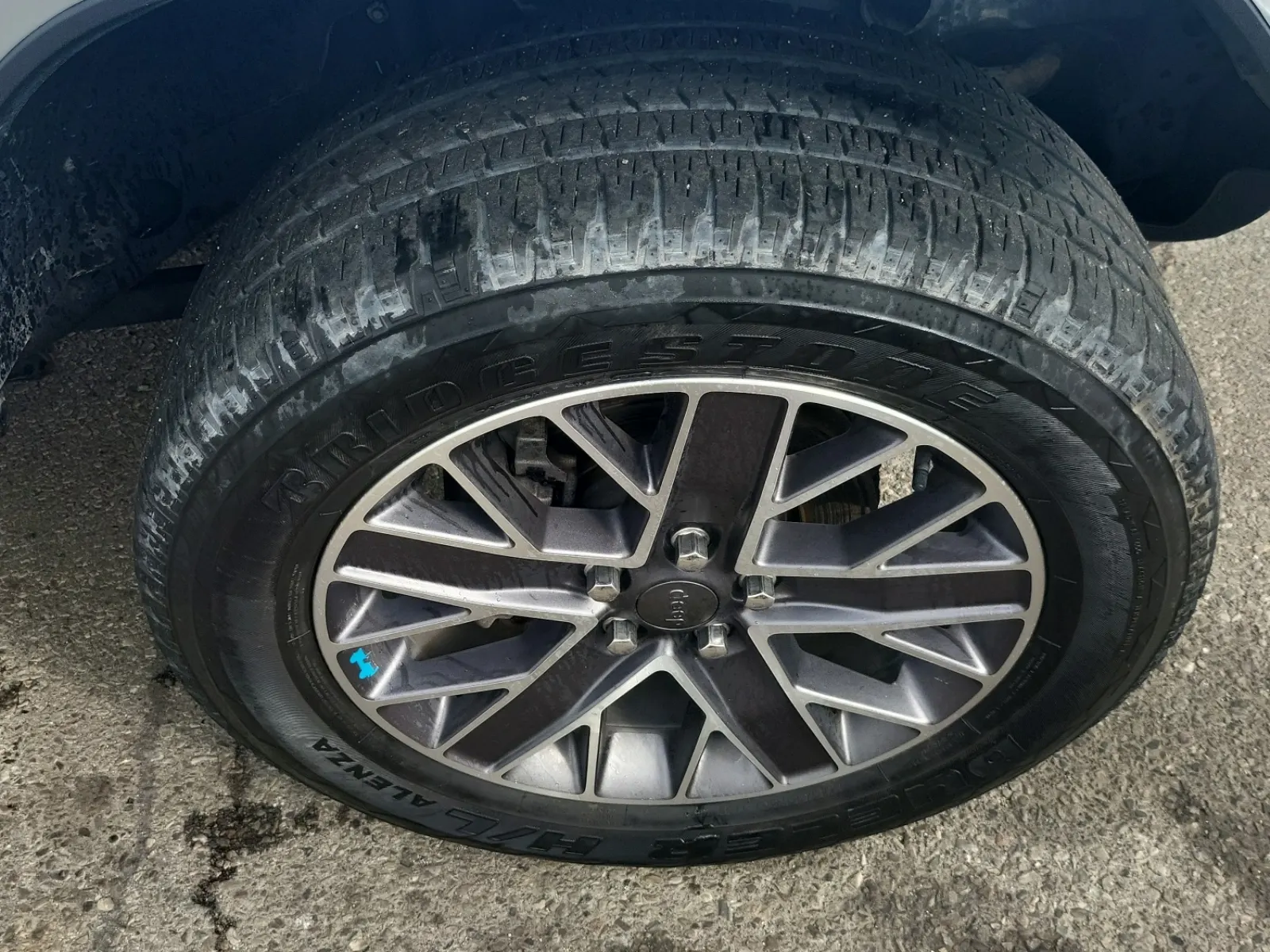Right Front Wheel/Tire Photo