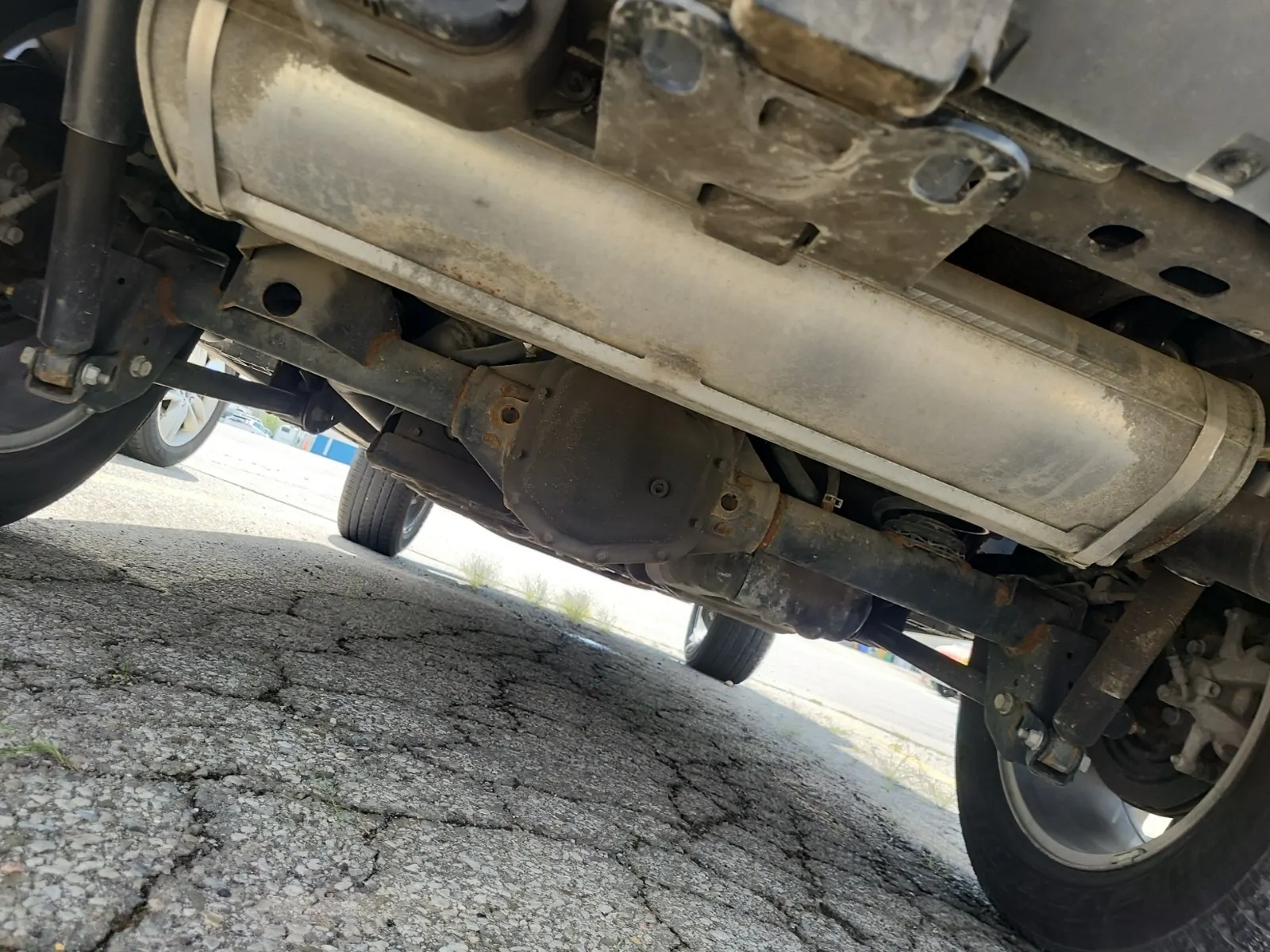 Undercarriage - Rear Photo