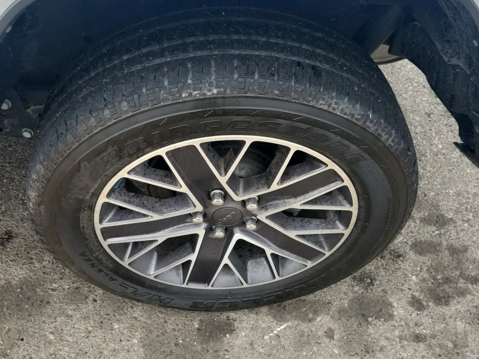 Left Rear Wheel/Tire Photo