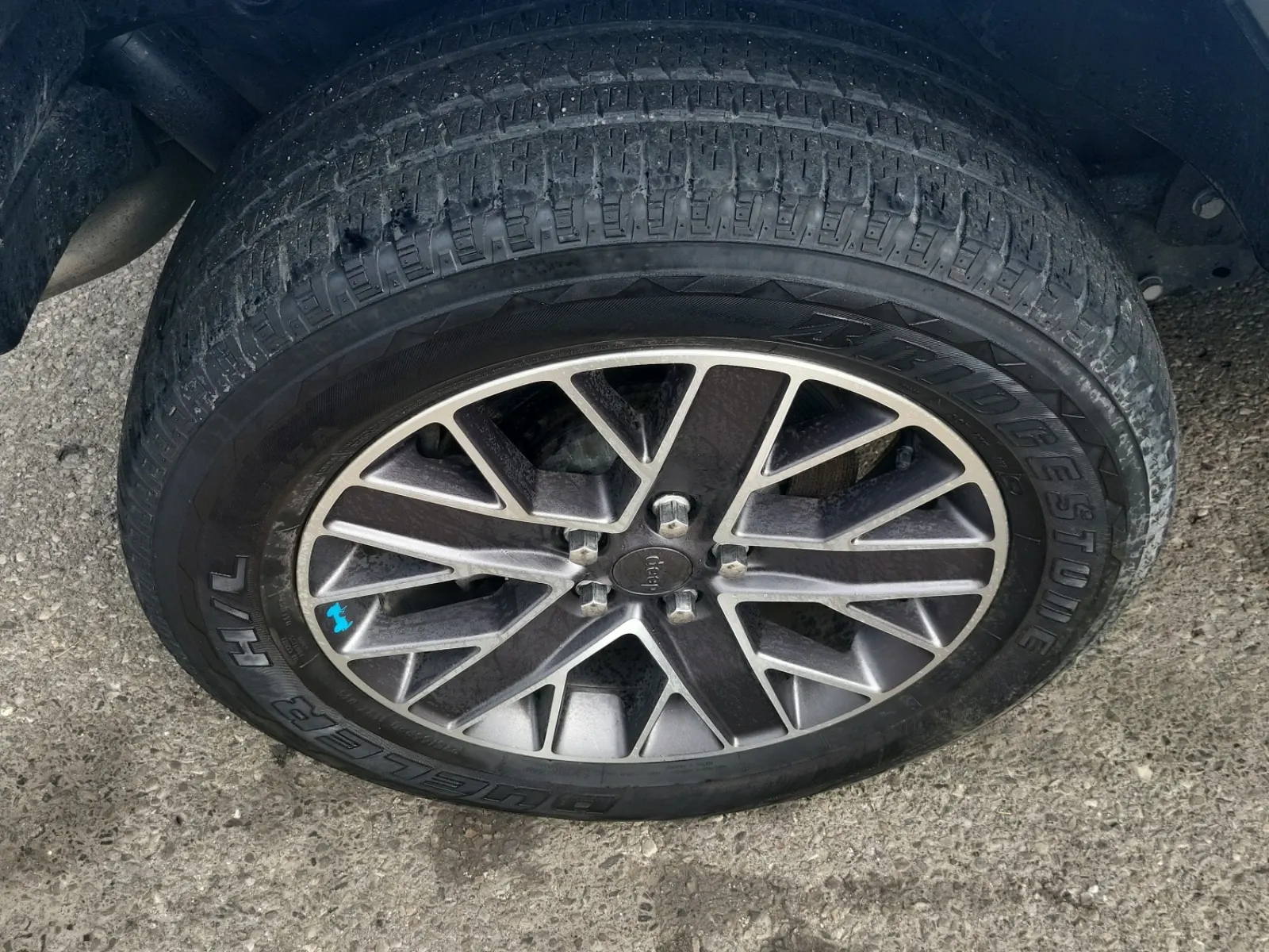 Right Rear Wheel/Tire Photo