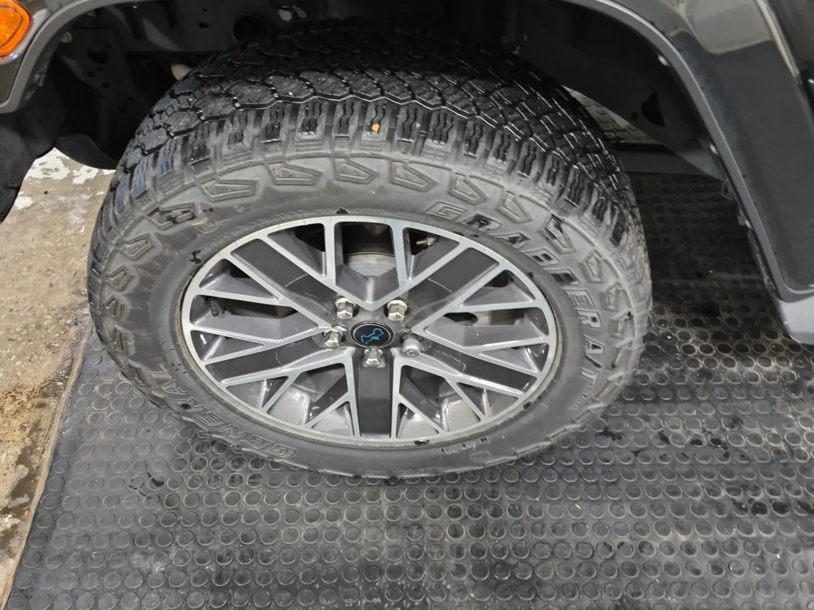 Front driver wheel/tire photo