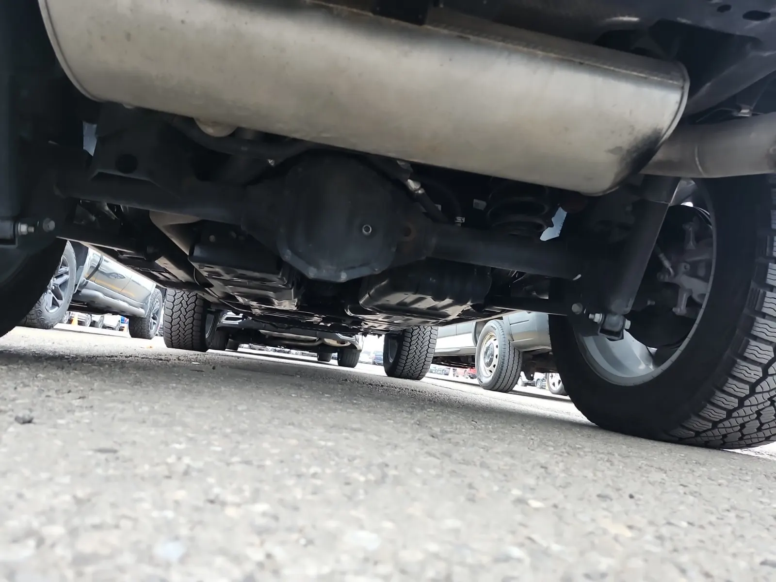 Undercarriage - Rear Photo