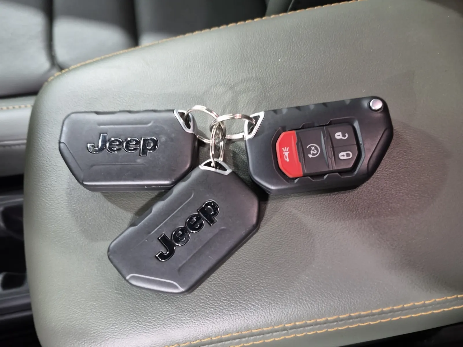Keys/Fobs/Manual Photo