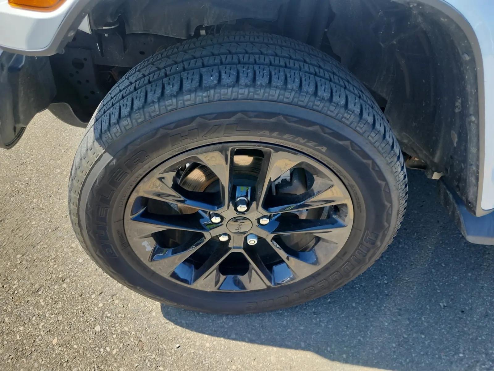 Front driver wheel/tire photo