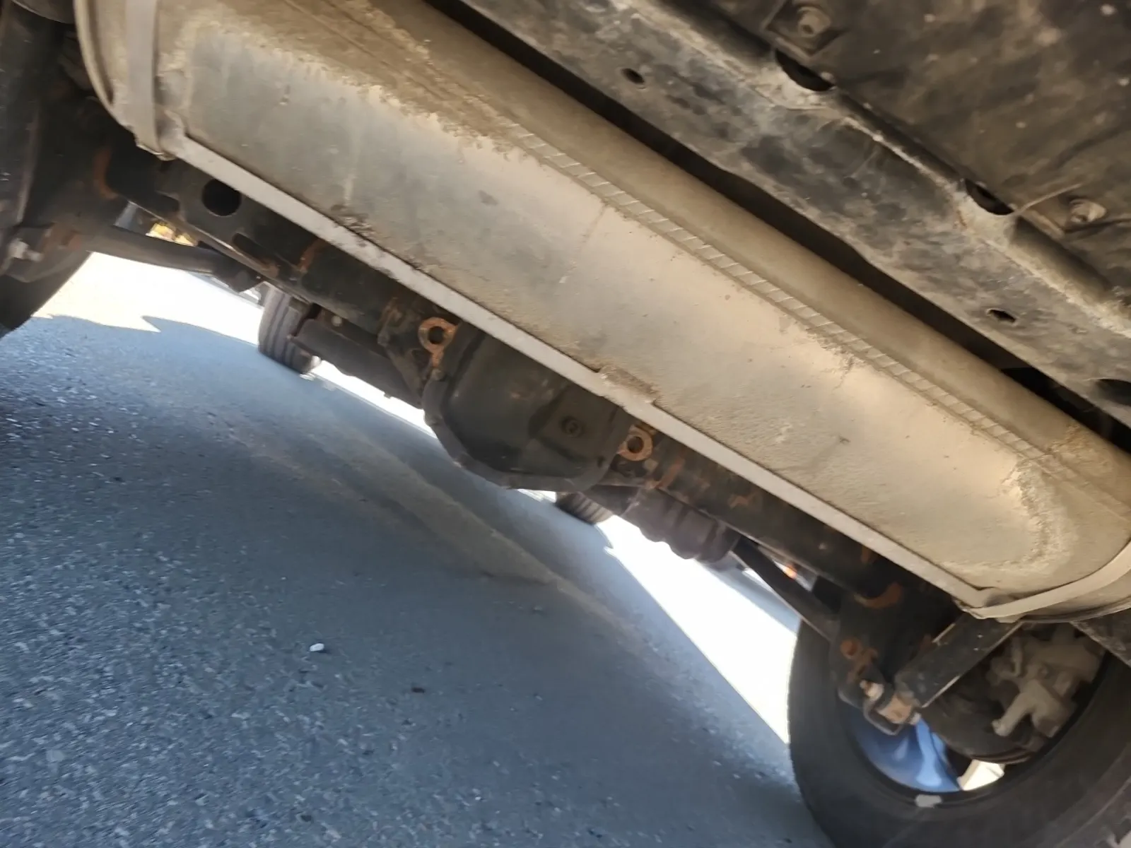 Undercarriage - Rear Photo
