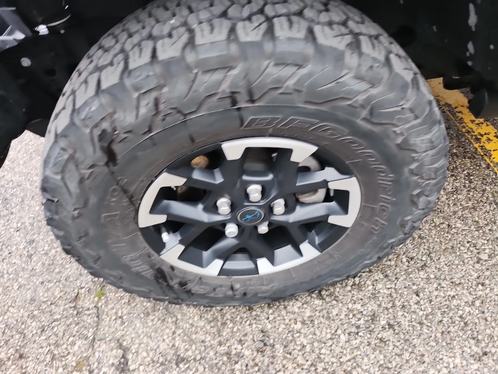 Front driver wheel/tire photo