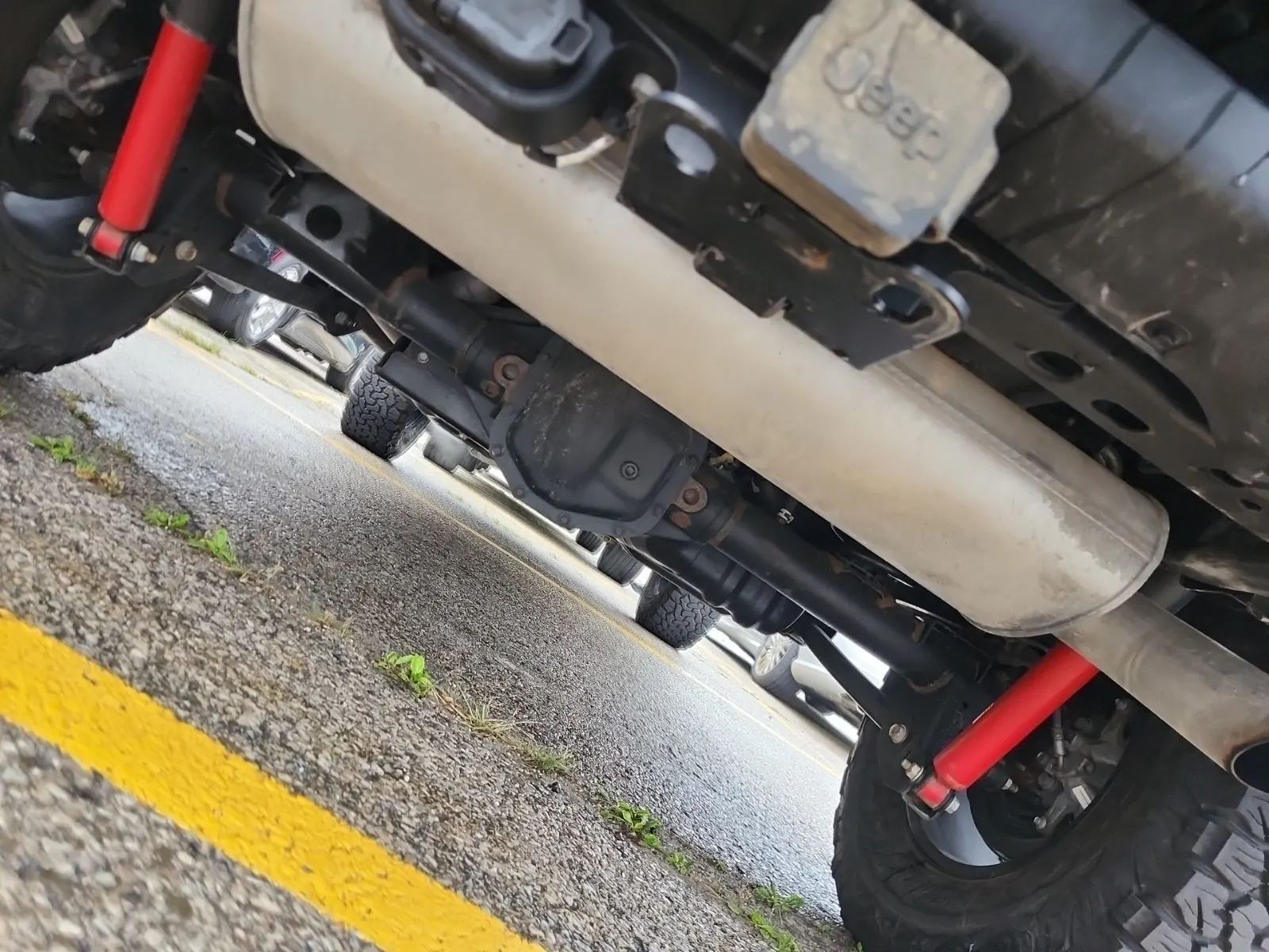Undercarriage - Rear Photo