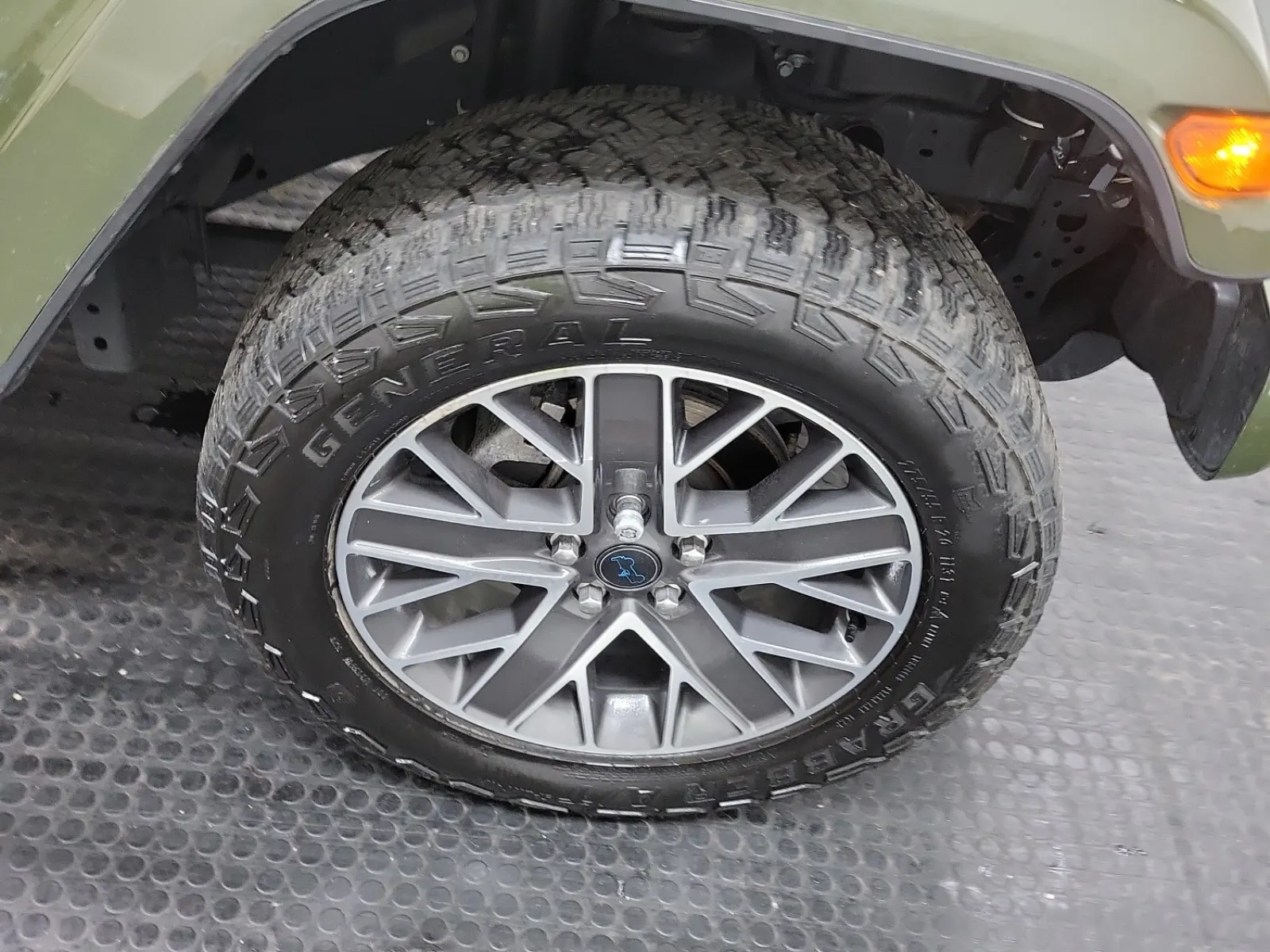 Right Front Wheel/Tire Photo
