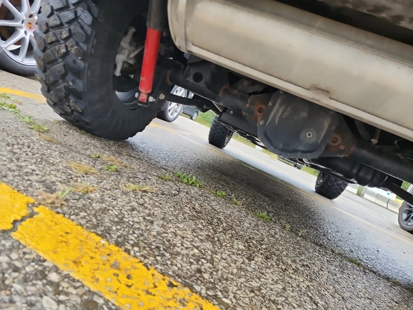 Undercarriage - Rear Photo