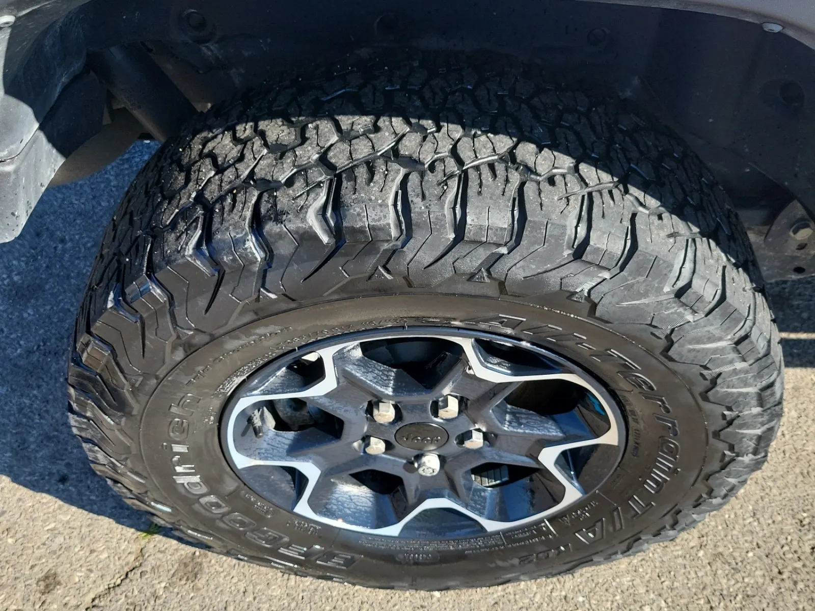 Right Rear Wheel/Tire Photo