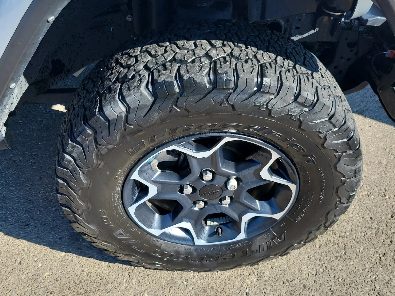 Right Front Wheel/Tire Photo