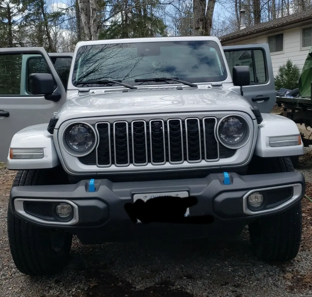 3/4 Front (Main image)