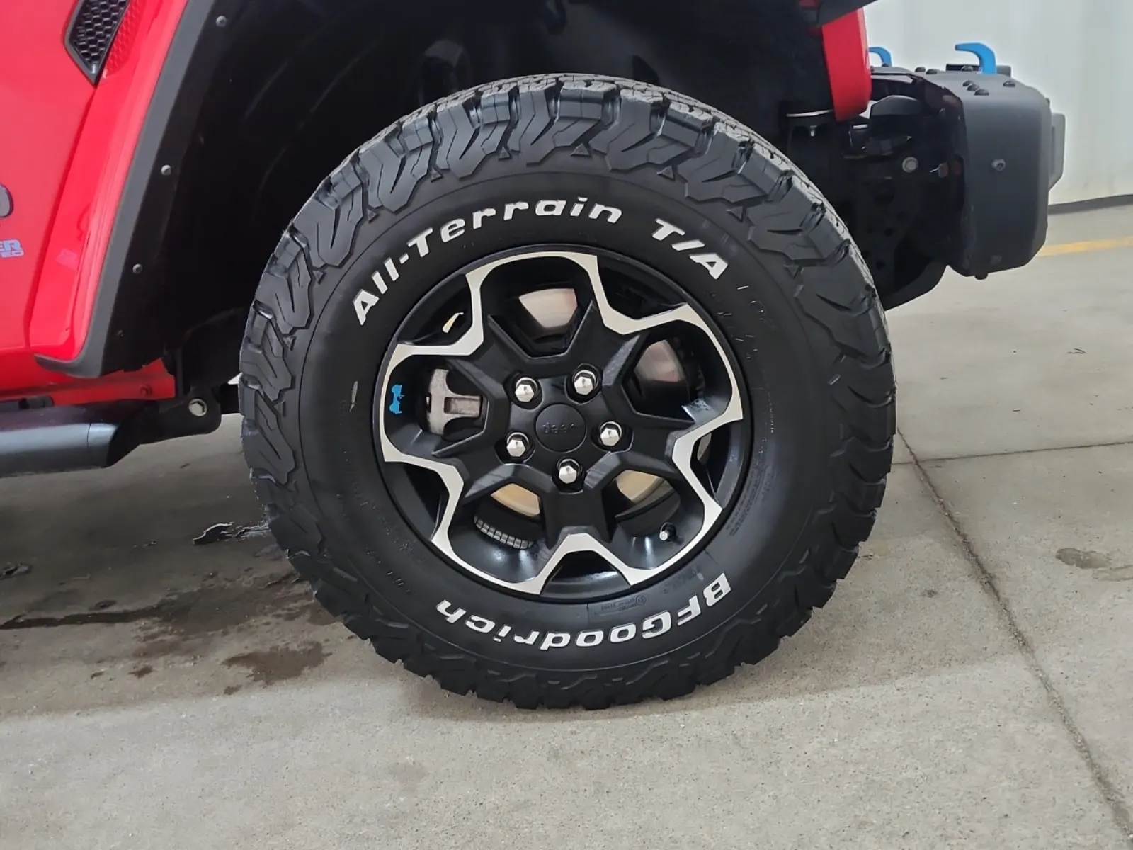 Right Front Wheel/Tire Photo
