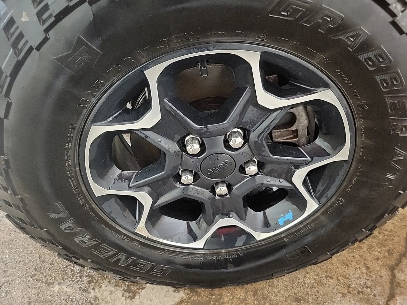 Front driver wheel/tire photo