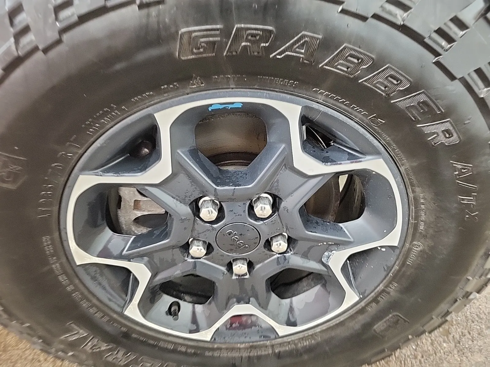 Right Front Wheel/Tire Photo