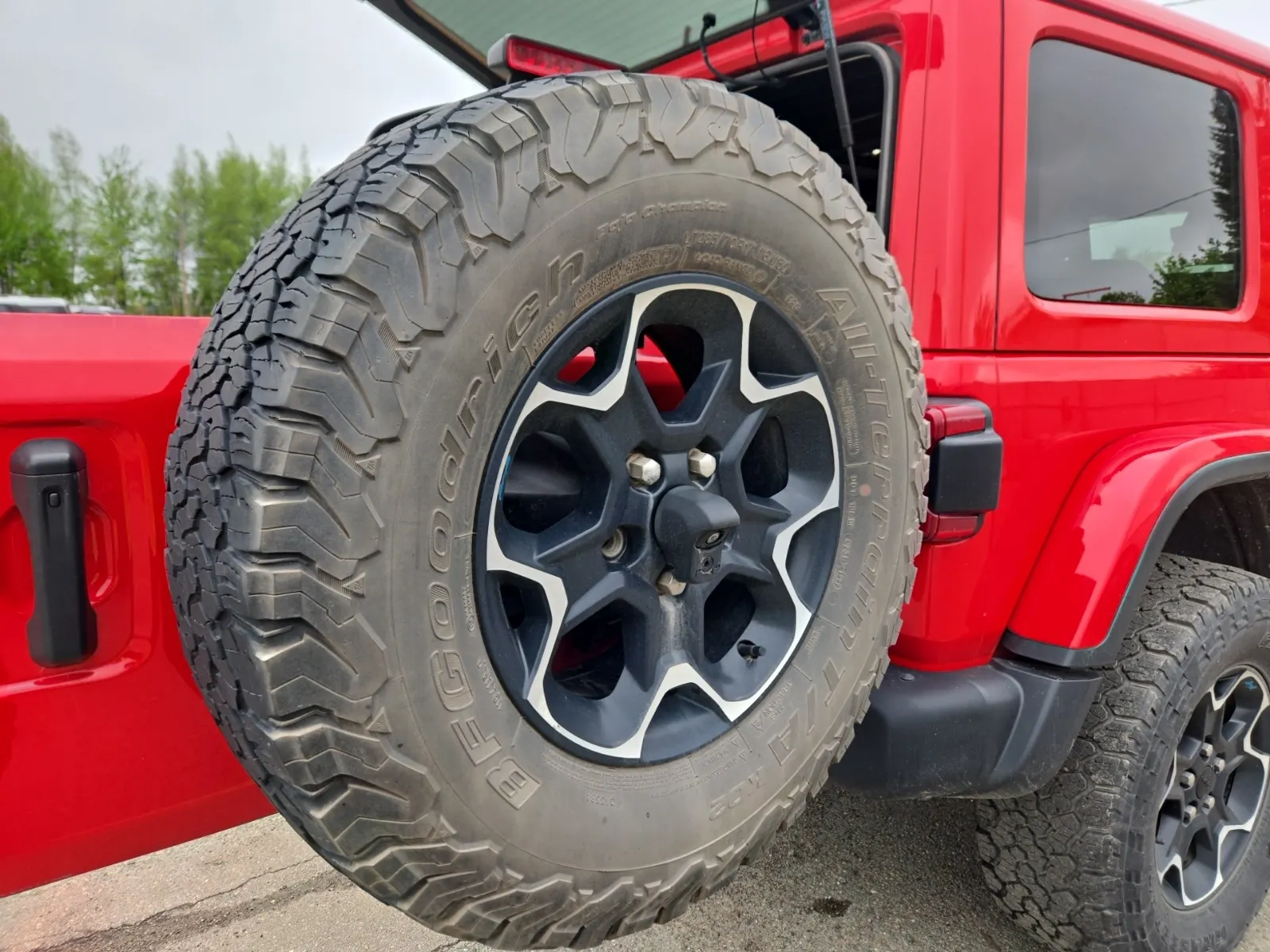Spare Tire & Wheel Photo
